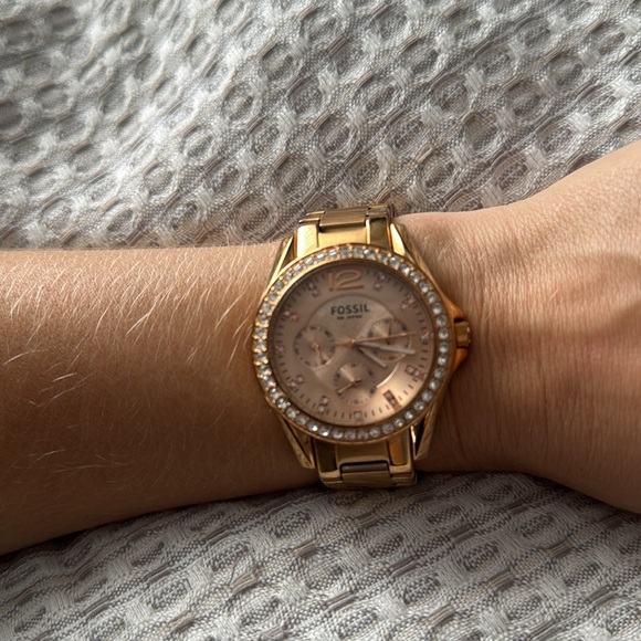 Fossil rose gold watch with diamonds - Picture 3 of 5